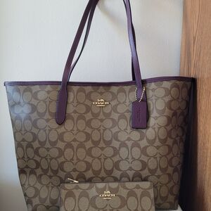 Coach City Tote Bag in Signature Canvas with Wallet